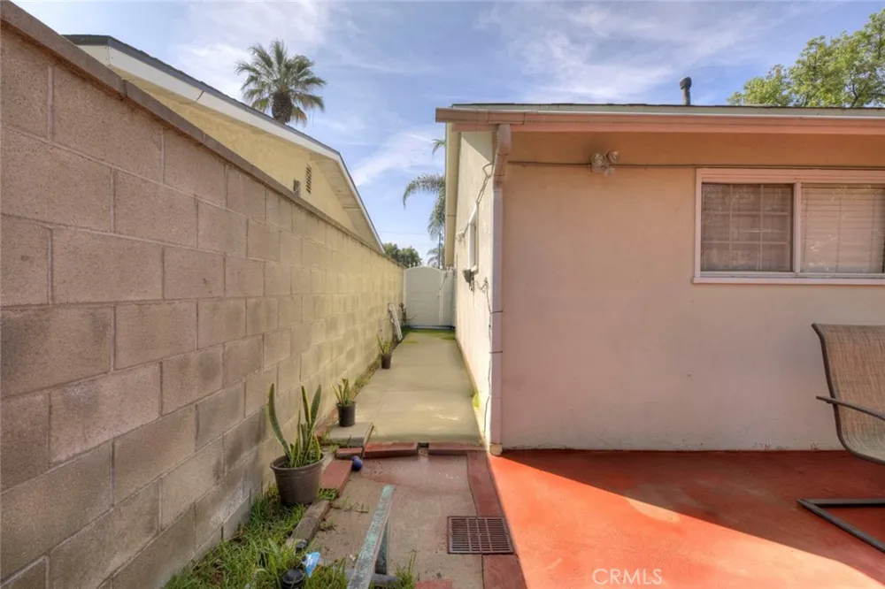 1029 E Galatea Azusa, CA 91702