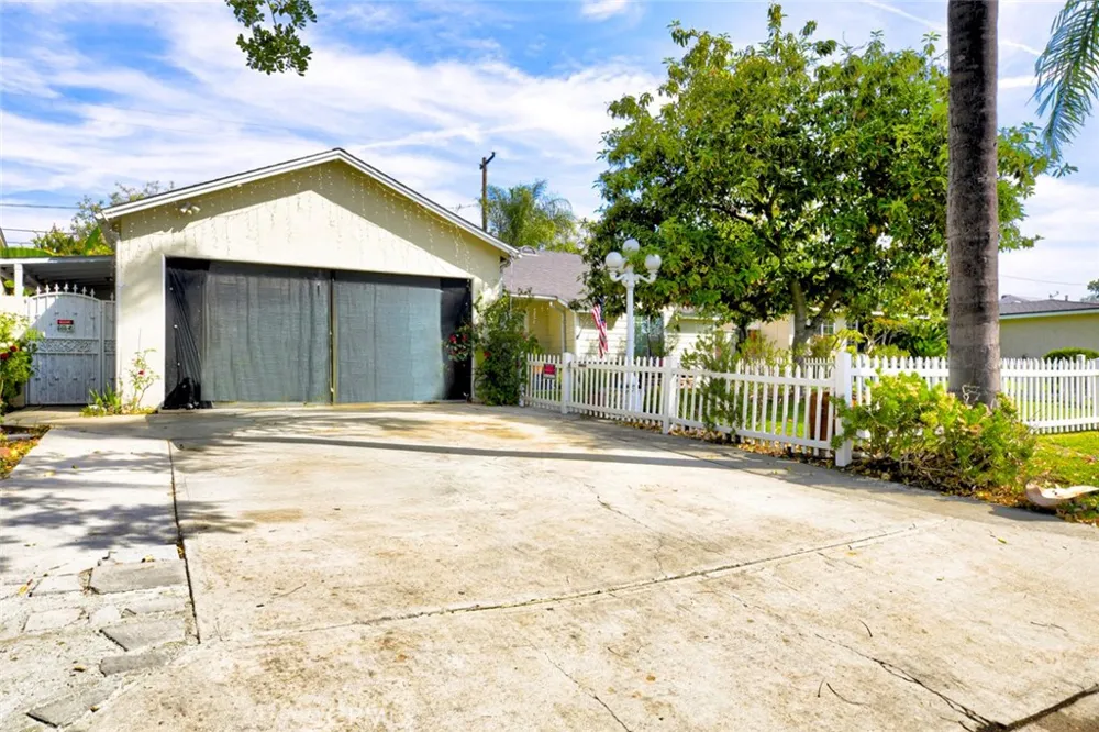 1029 E Galatea Azusa, CA 91702