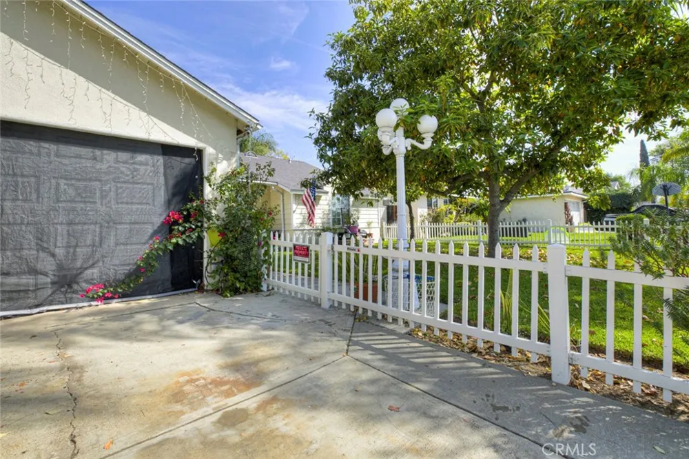 1029 E Galatea Azusa, CA 91702