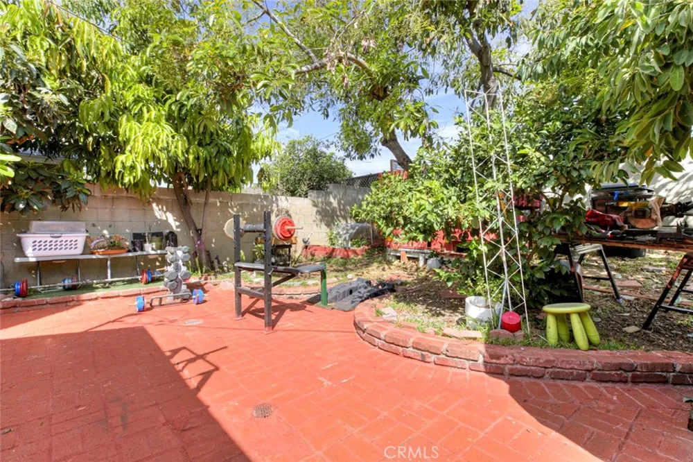 1029 E Galatea Azusa, CA 91702