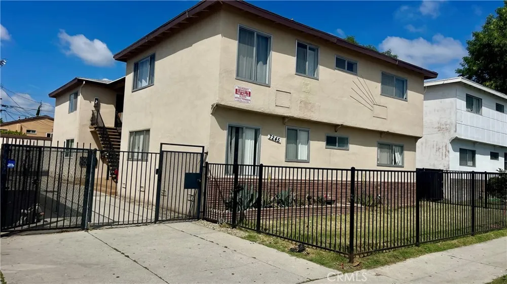 7245 Bakman Sun Valley, CA 91352