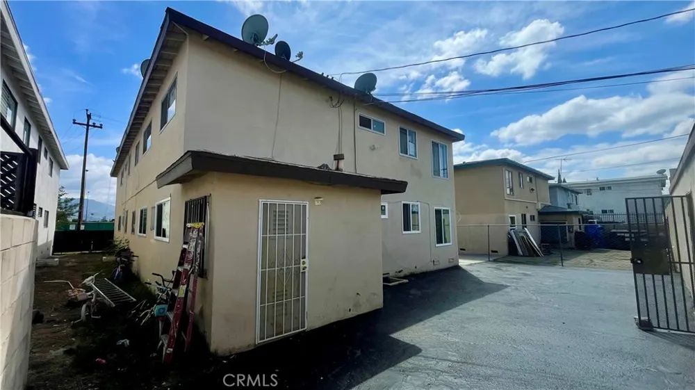 7245 Bakman Sun Valley, CA 91352