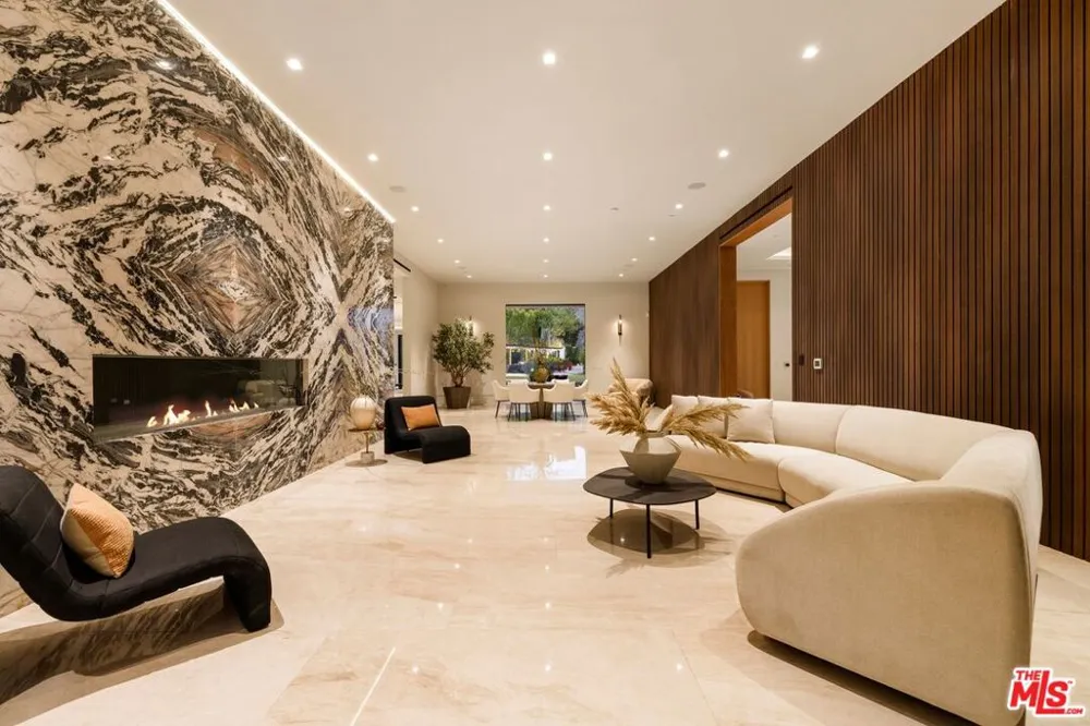 822 Kenter Los Angeles, CA 90049