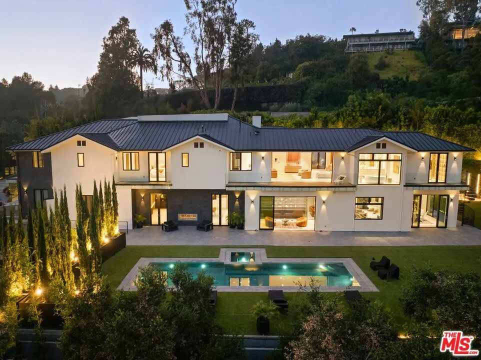 822 Kenter Los Angeles, CA 90049