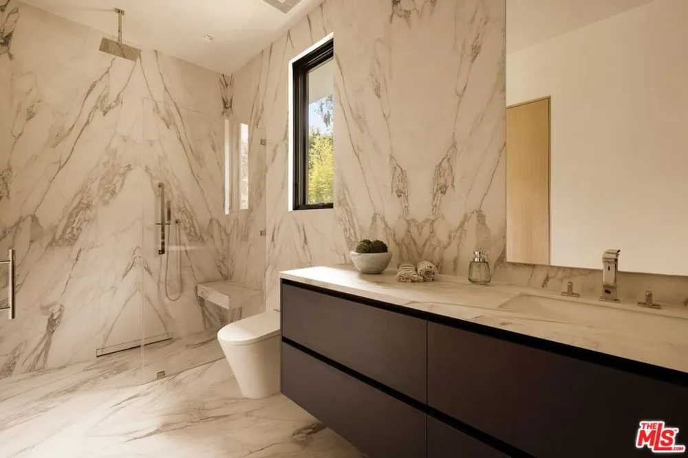 822 Kenter Los Angeles, CA 90049