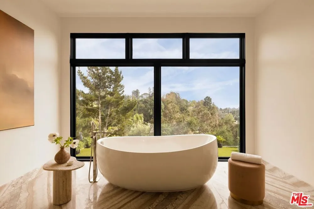 822 Kenter Los Angeles, CA 90049