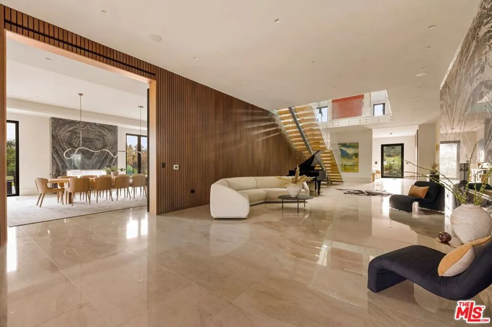 822 Kenter Los Angeles, CA 90049