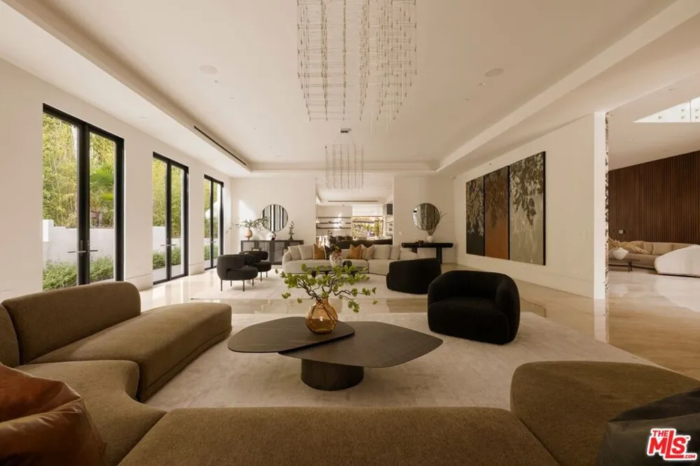 822 Kenter Los Angeles, CA 90049