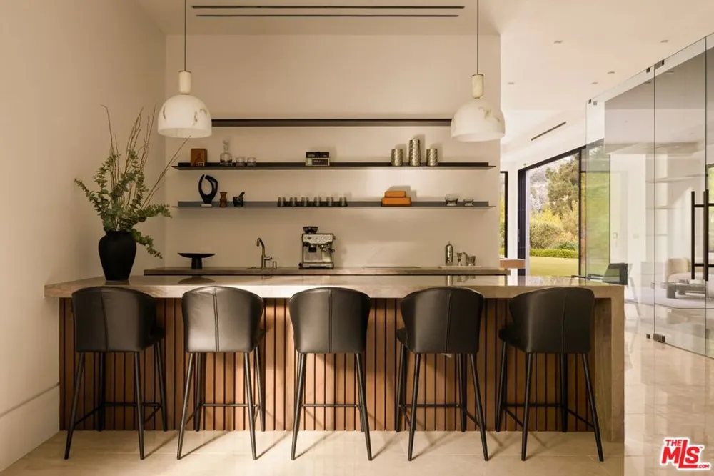 822 Kenter Los Angeles, CA 90049