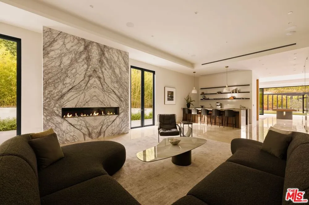 822 Kenter Los Angeles, CA 90049
