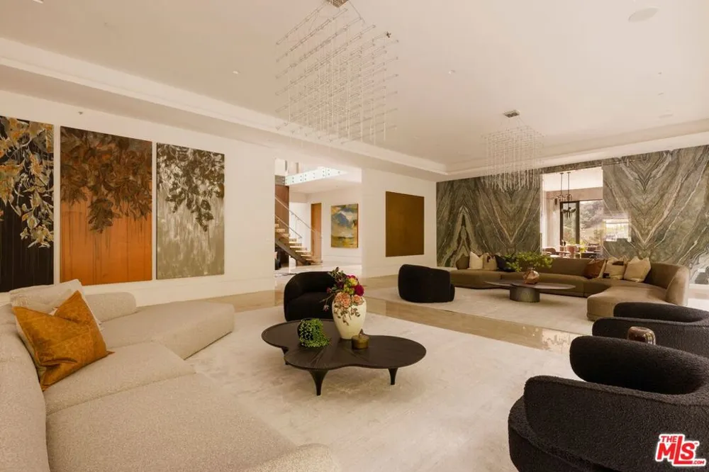 822 Kenter Los Angeles, CA 90049