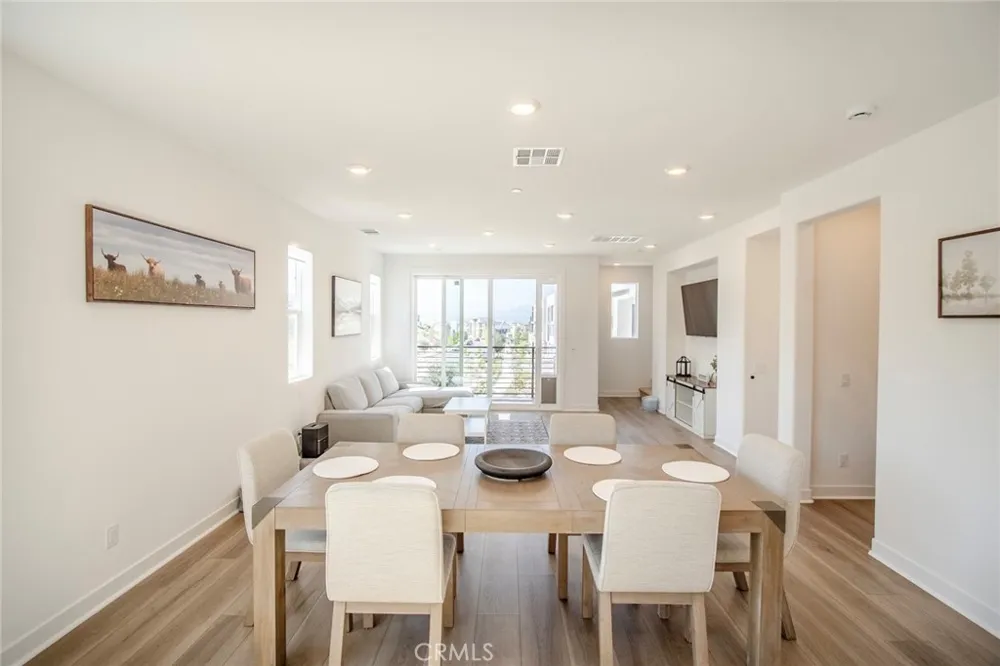 26857 Laurel Mountain Loop Valencia, CA 91381