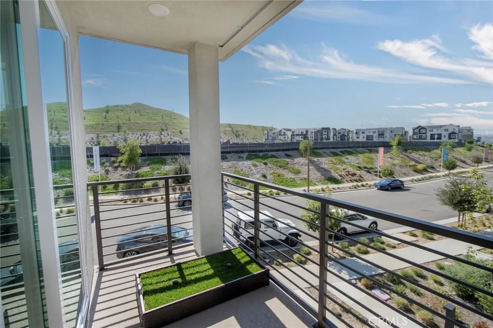 26857 Laurel Mountain Loop Valencia, CA 91381