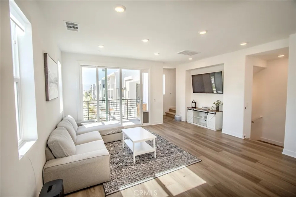 26857 Laurel Mountain Loop Valencia, CA 91381