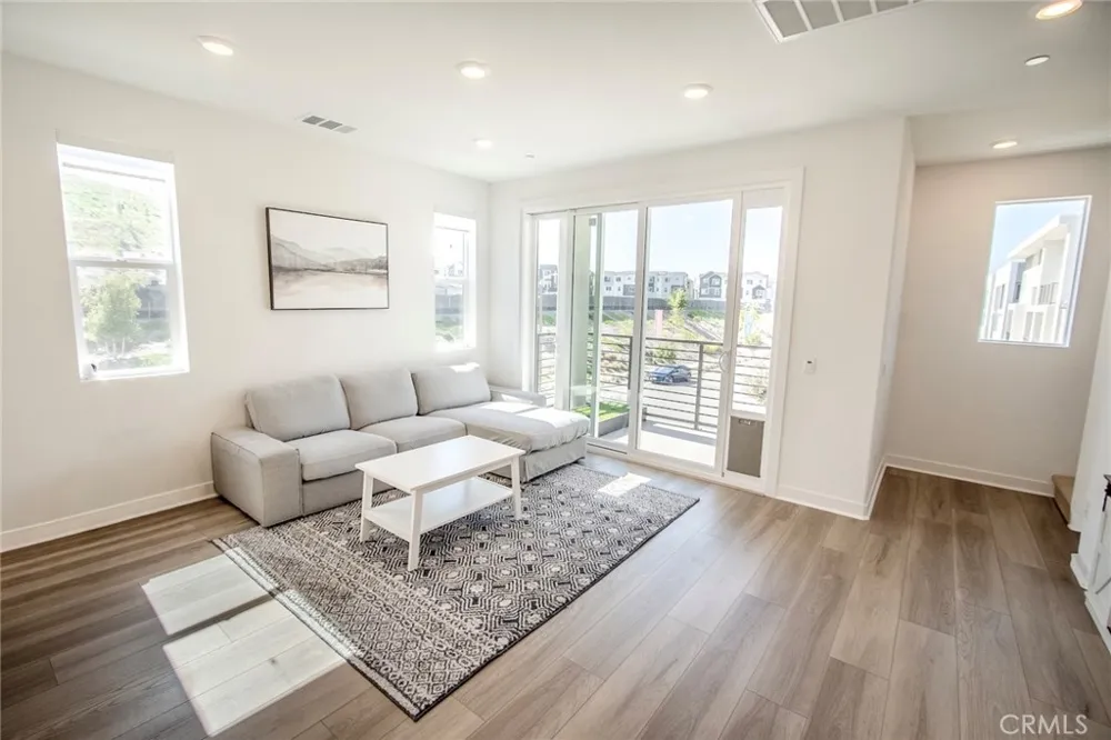 26857 Laurel Mountain Loop Valencia, CA 91381