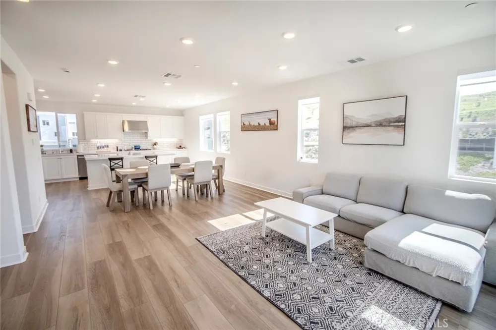 26857 Laurel Mountain Loop Valencia, CA 91381