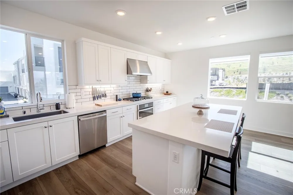 26857 Laurel Mountain Loop Valencia, CA 91381