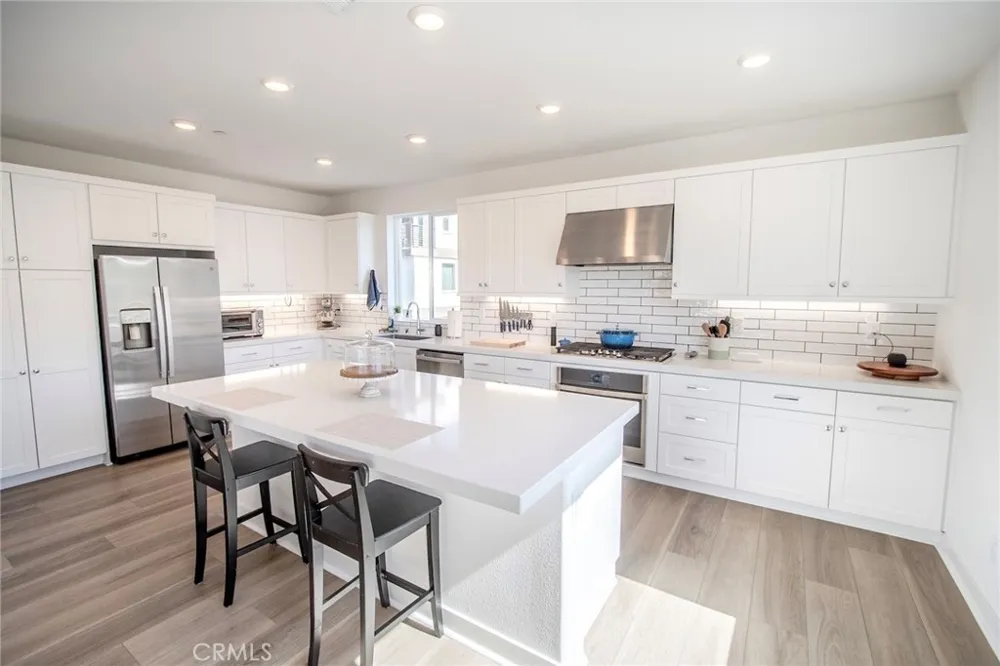 26857 Laurel Mountain Loop Valencia, CA 91381