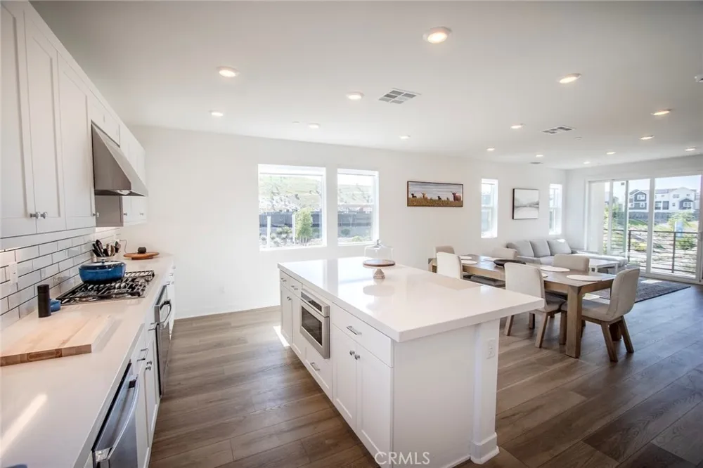 26857 Laurel Mountain Loop Valencia, CA 91381