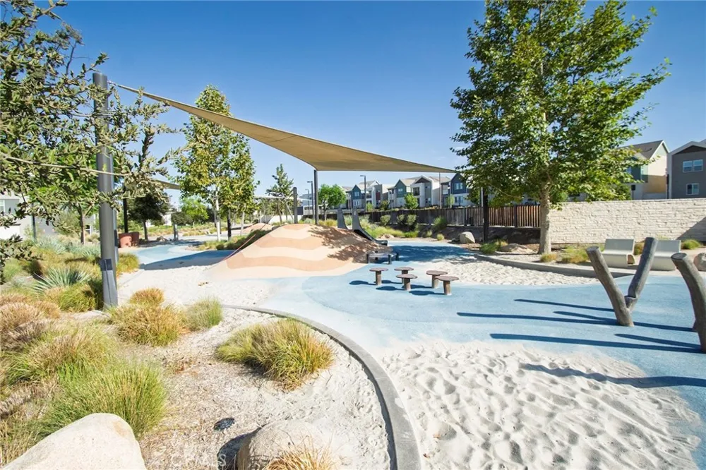 26857 Laurel Mountain Loop Valencia, CA 91381