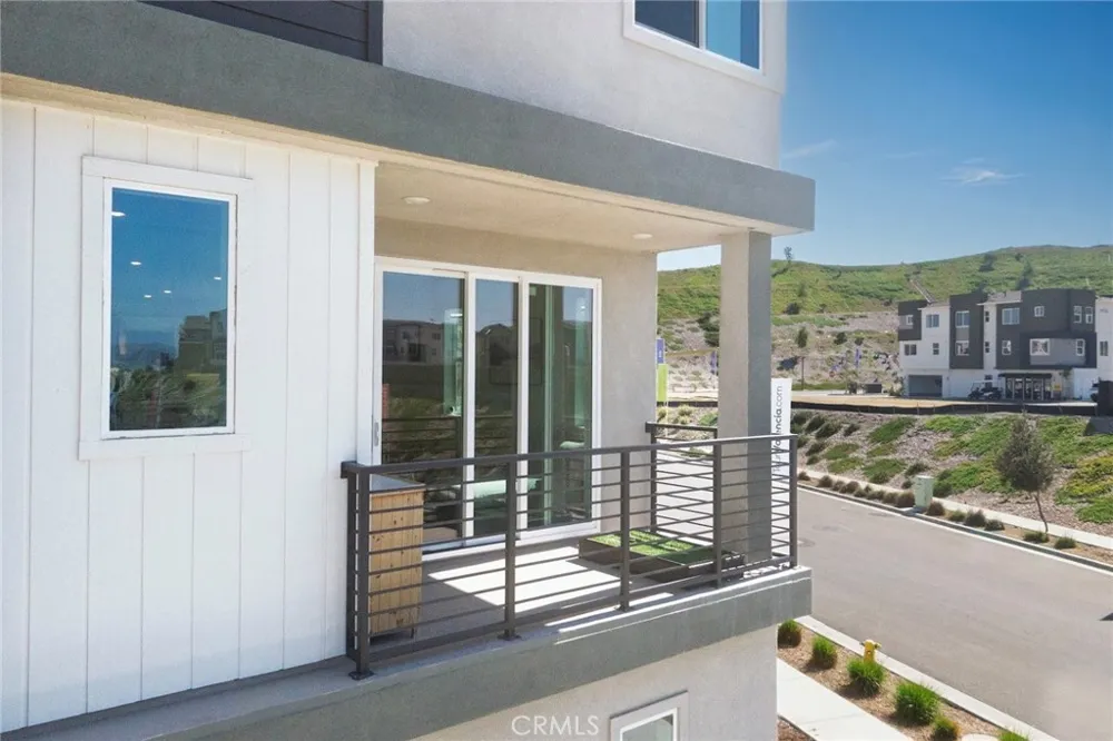 26857 Laurel Mountain Loop Valencia, CA 91381
