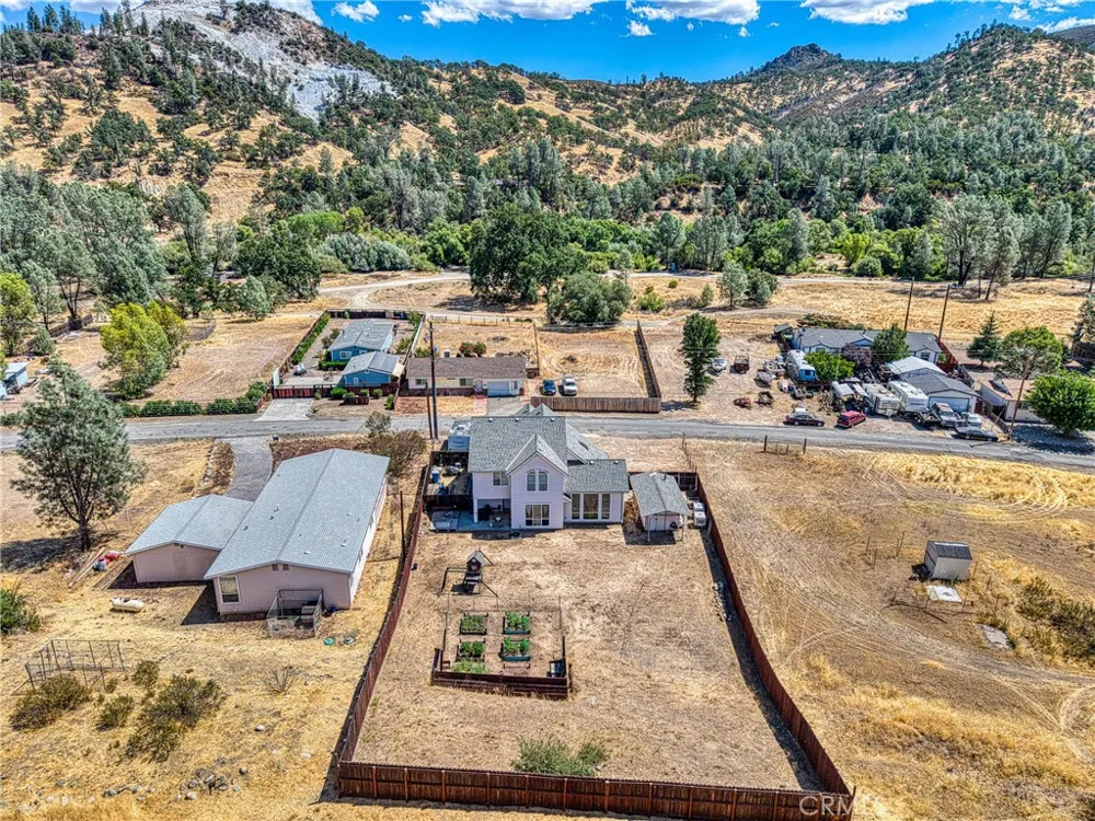 2920 Meadow Creek Road Clearlake Oaks, CA 95423