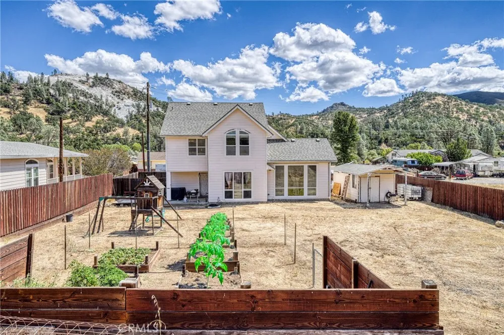 2920 Meadow Creek Road Clearlake Oaks, CA 95423