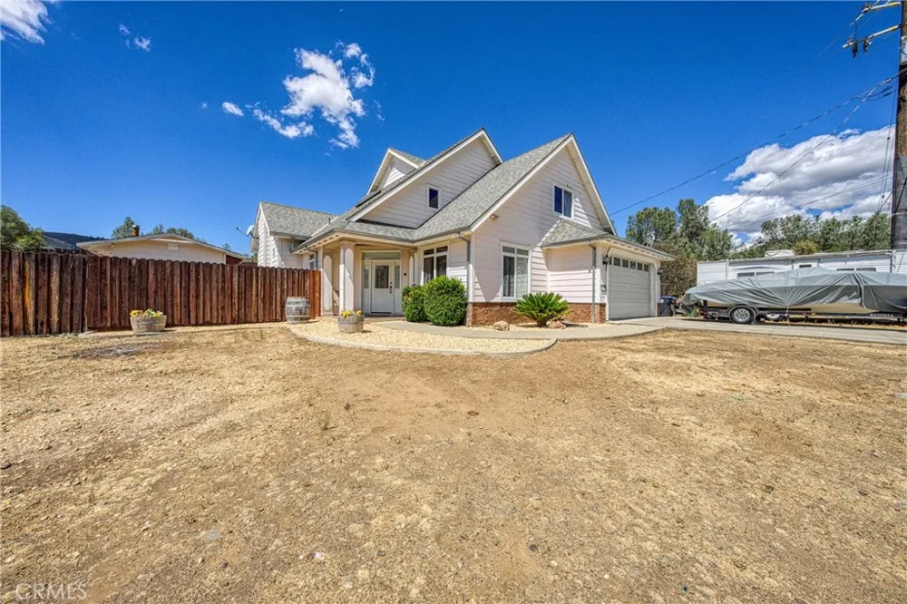 2920 Meadow Creek Road Clearlake Oaks, CA 95423