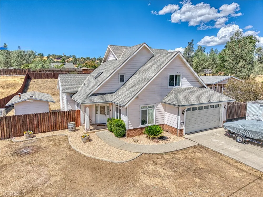 2920 Meadow Creek Road Clearlake Oaks, CA 95423