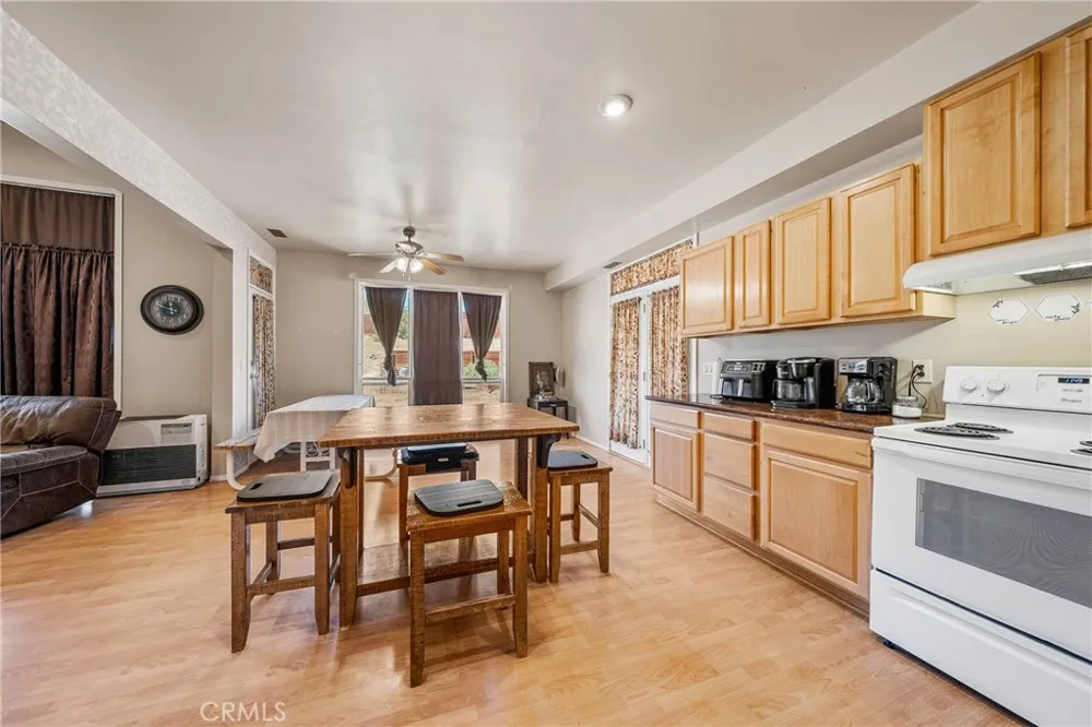 2920 Meadow Creek Road Clearlake Oaks, CA 95423