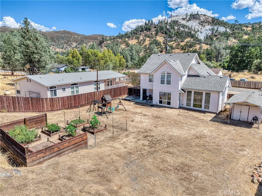 2920 Meadow Creek Road Clearlake Oaks, CA 95423