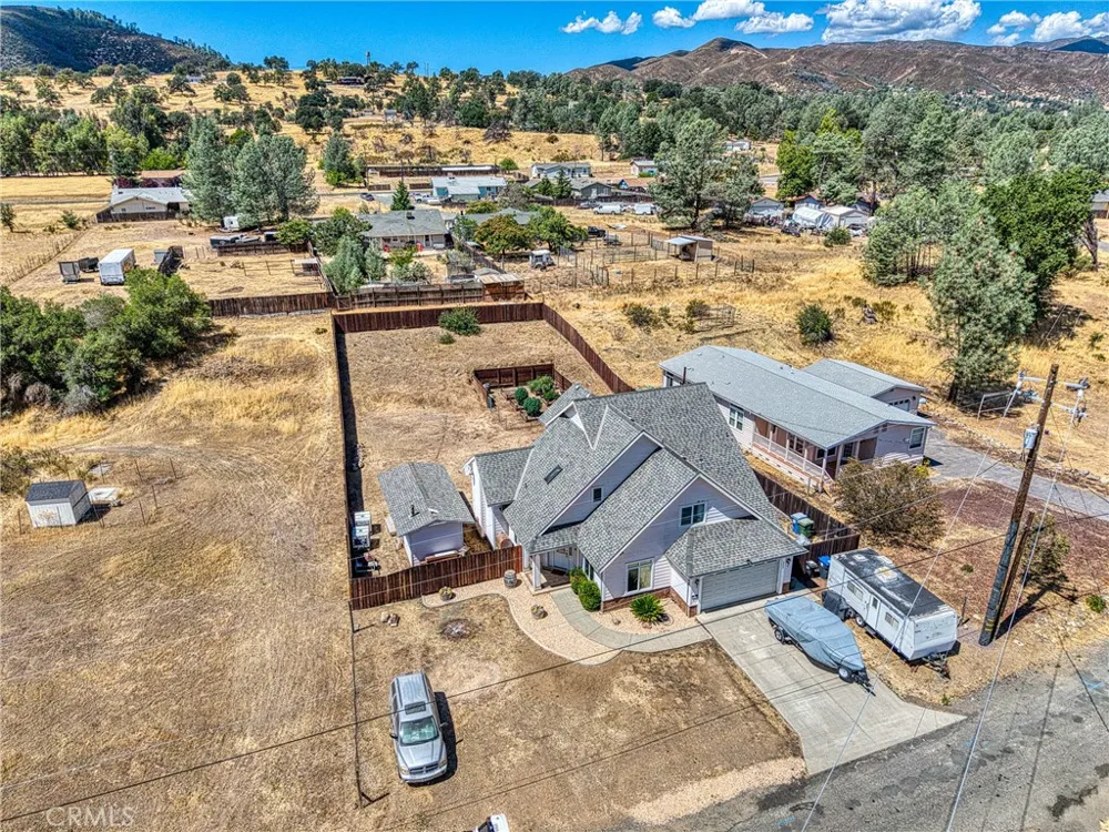 2920 Meadow Creek Road Clearlake Oaks, CA 95423