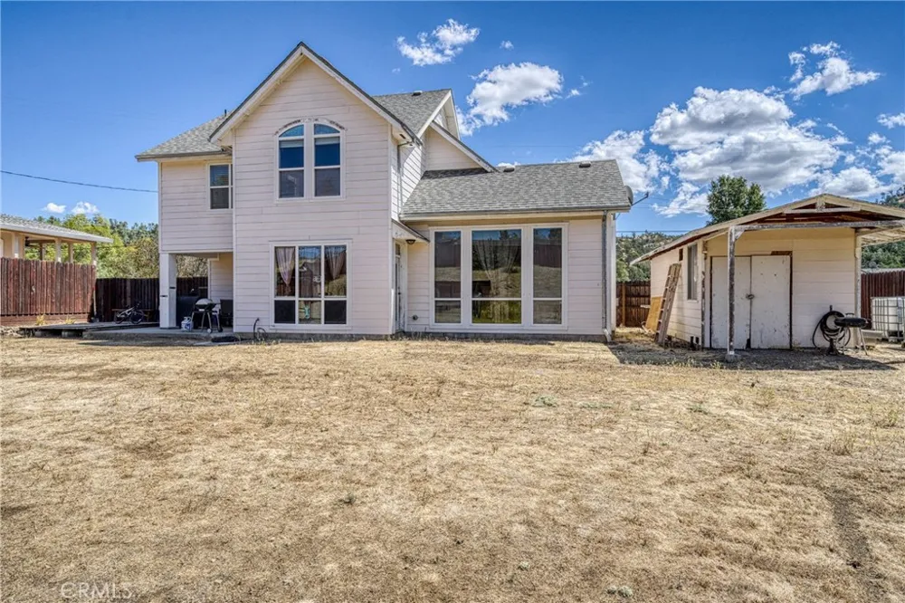 2920 Meadow Creek Road Clearlake Oaks, CA 95423