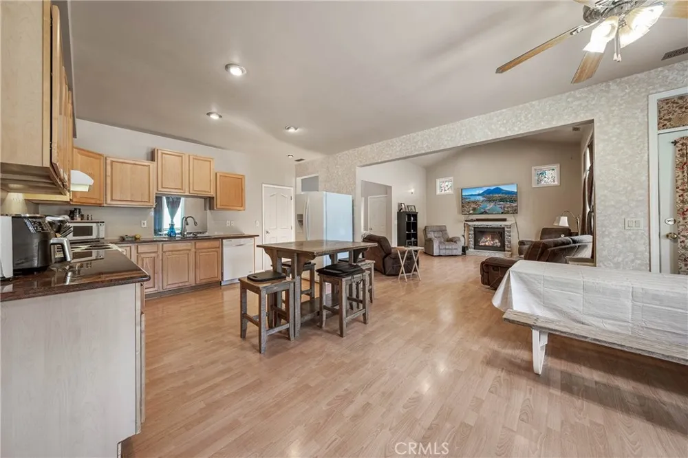 2920 Meadow Creek Road Clearlake Oaks, CA 95423