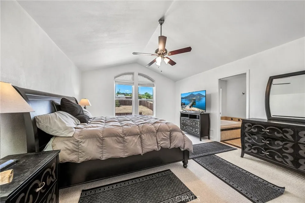 2920 Meadow Creek Road Clearlake Oaks, CA 95423