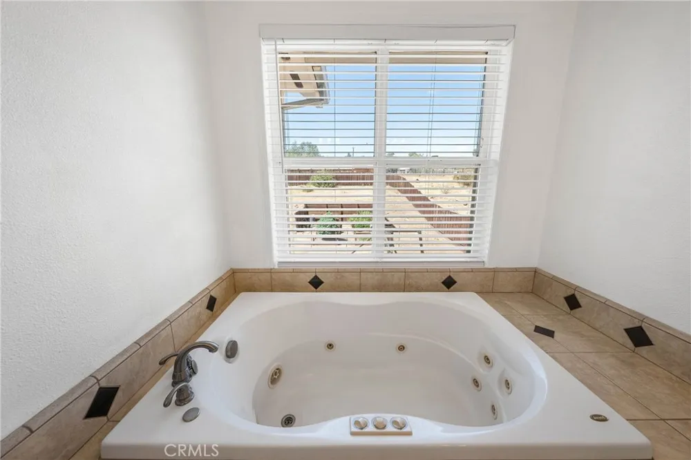 2920 Meadow Creek Road Clearlake Oaks, CA 95423