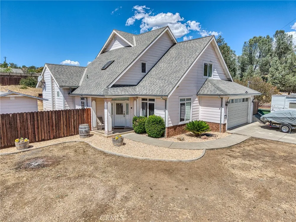 2920 Meadow Creek Road Clearlake Oaks, CA 95423