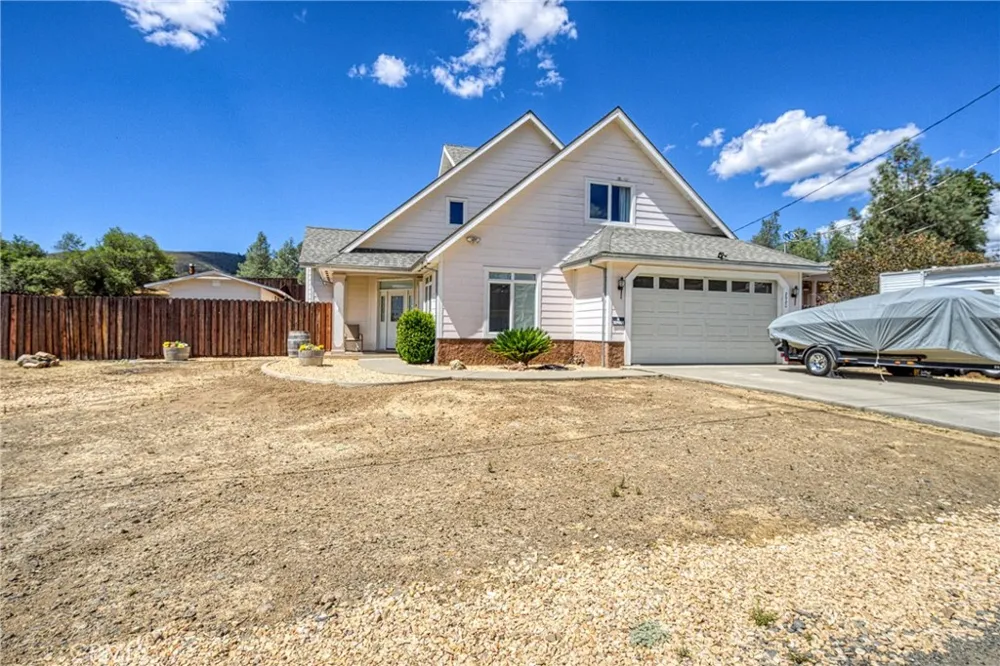 2920 Meadow Creek Road Clearlake Oaks, CA 95423