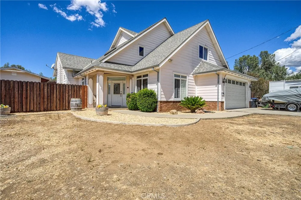 2920 Meadow Creek Road Clearlake Oaks, CA 95423