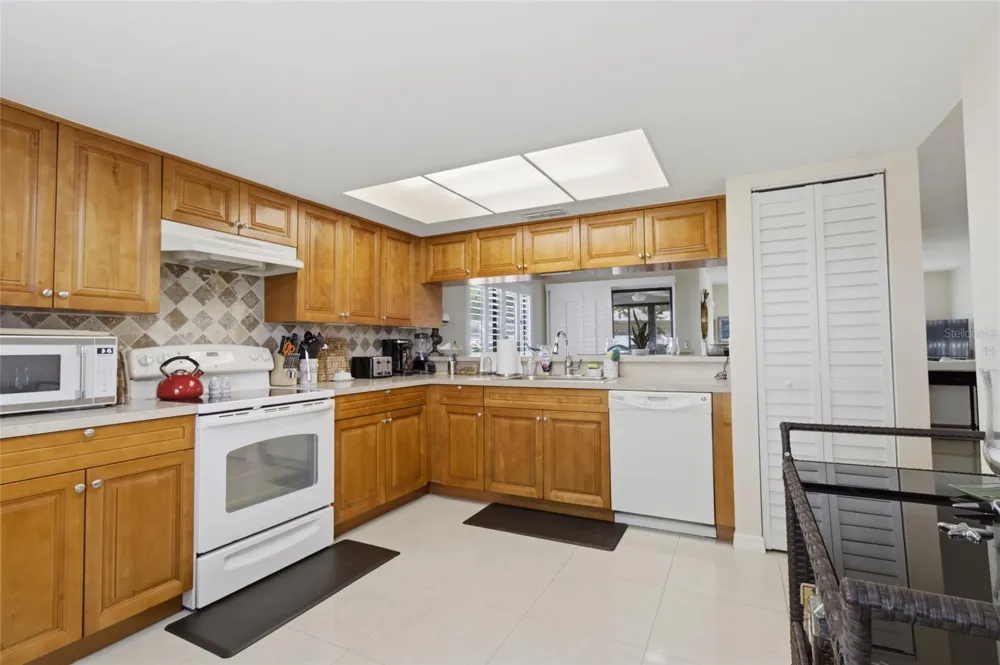 2701 COUNTRYSIDE BOULEVARD #101 Clearwater, FL 33761