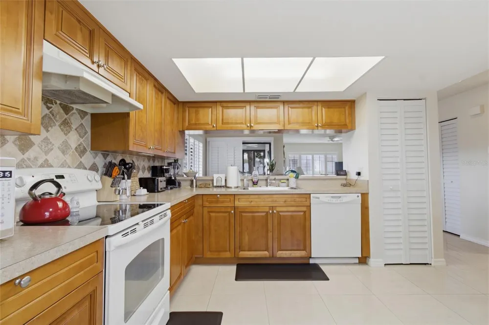 2701 COUNTRYSIDE BOULEVARD #101 Clearwater, FL 33761