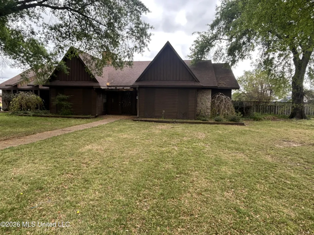 628 S Aubrey Circle Greenwood, MS 38930