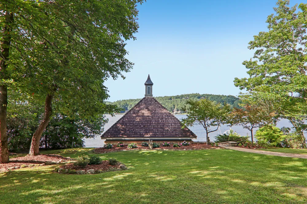 138 Indian Trace Lake Toxaway, NC 28747