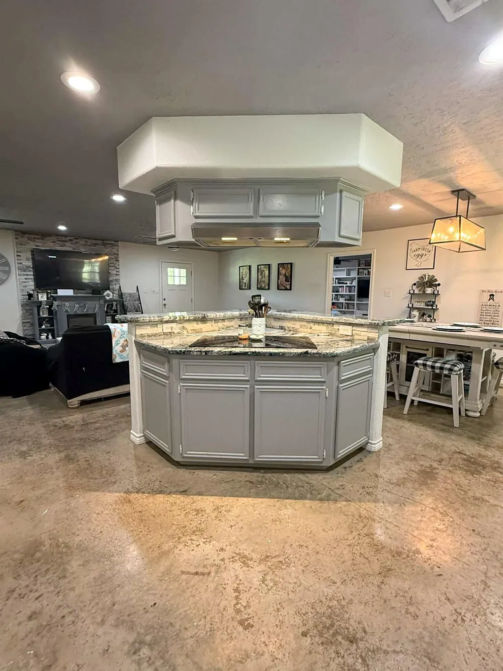 107 County Road 409 Sweeny, TX 77480