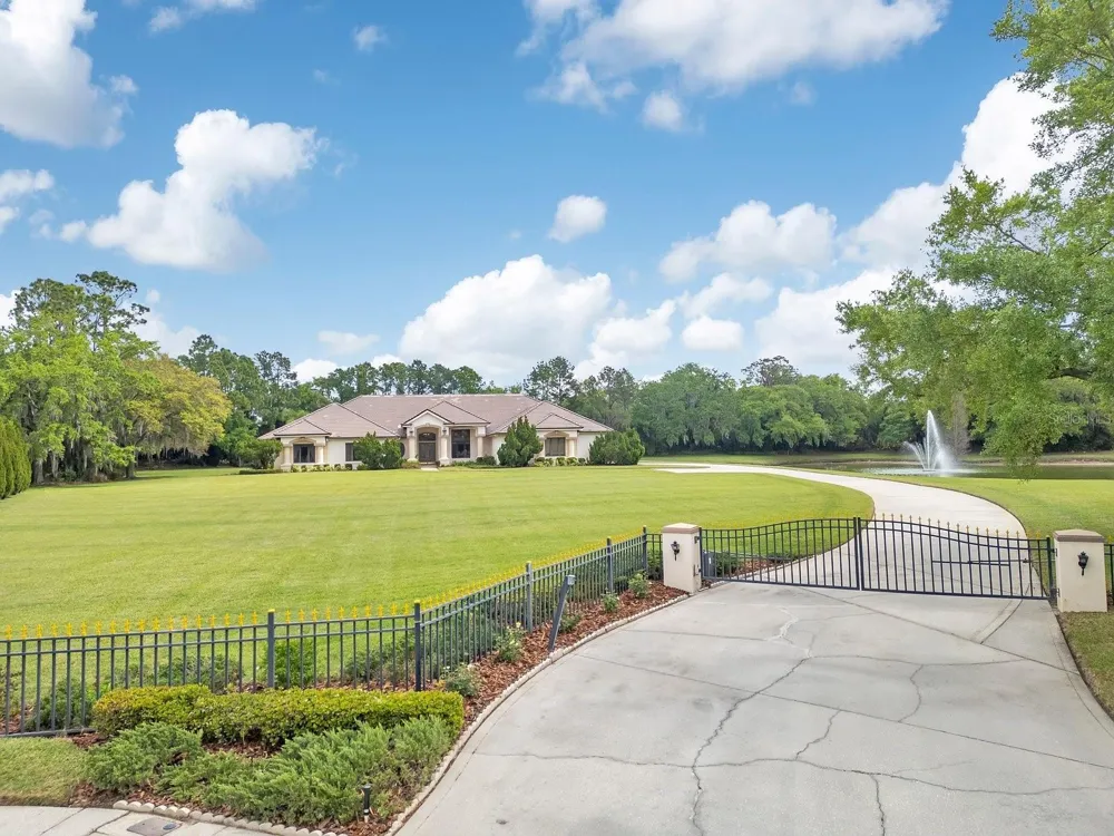 3300 BRIDGEFIELD DRIVE Lakeland, FL 33803