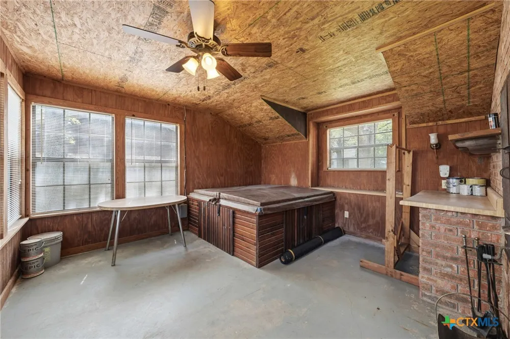1903 Harding Avenue Cameron, TX 76520