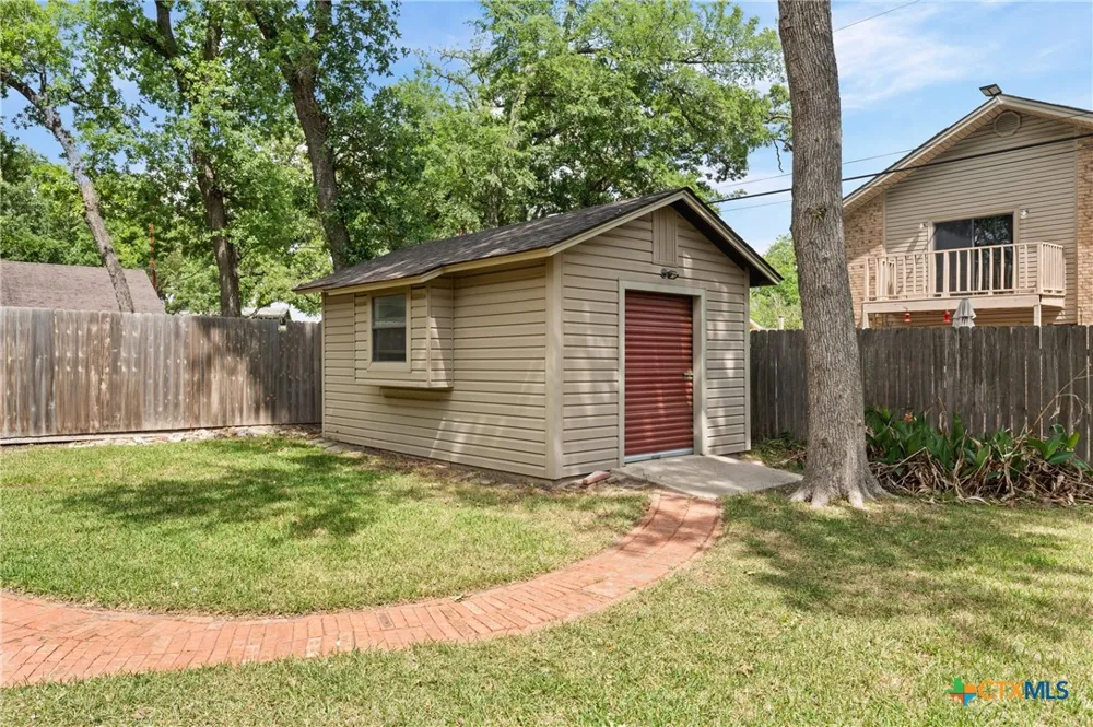 1903 Harding Avenue Cameron, TX 76520