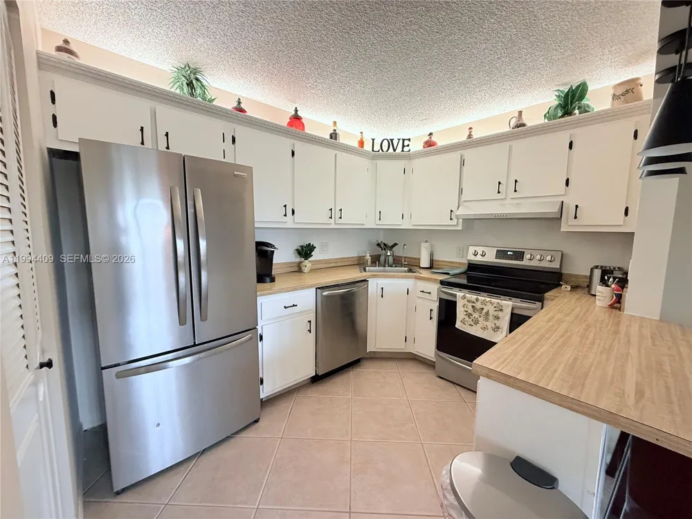 340 Pine Ridge Cir #C-1 Green Acres, FL 33463