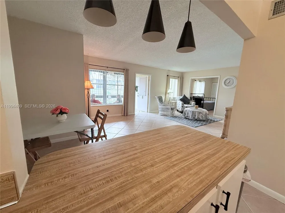 340 Pine Ridge Cir #C-1 Green Acres, FL 33463
