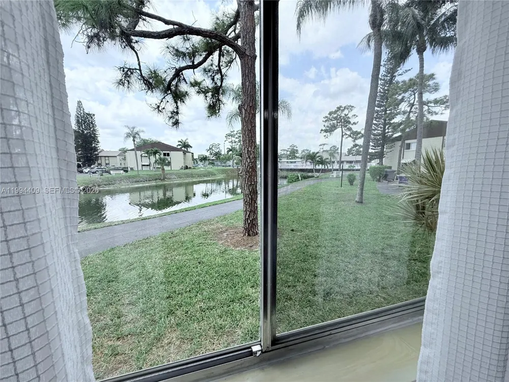 340 Pine Ridge Cir #C-1 Green Acres, FL 33463